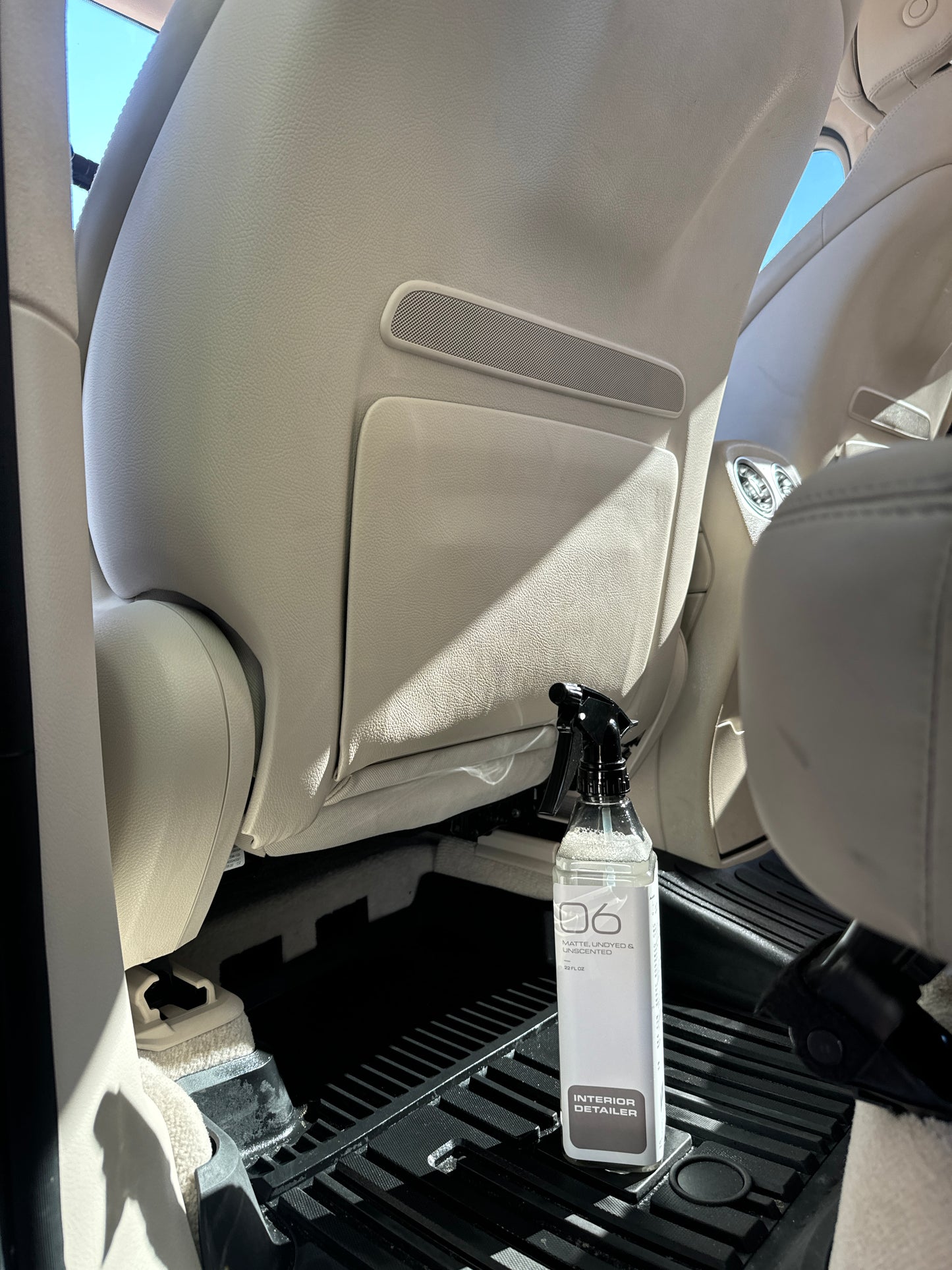 06 INTERIOR DETAILER