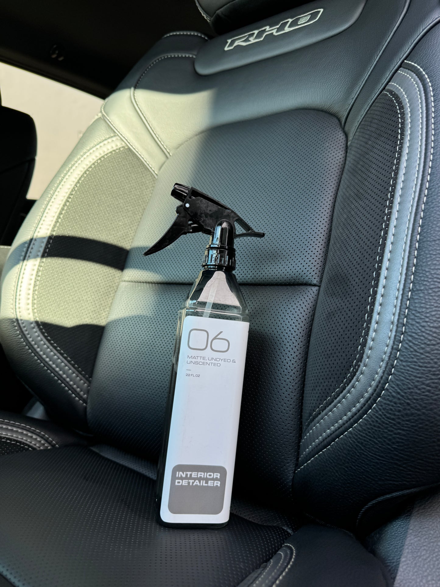 06 INTERIOR DETAILER