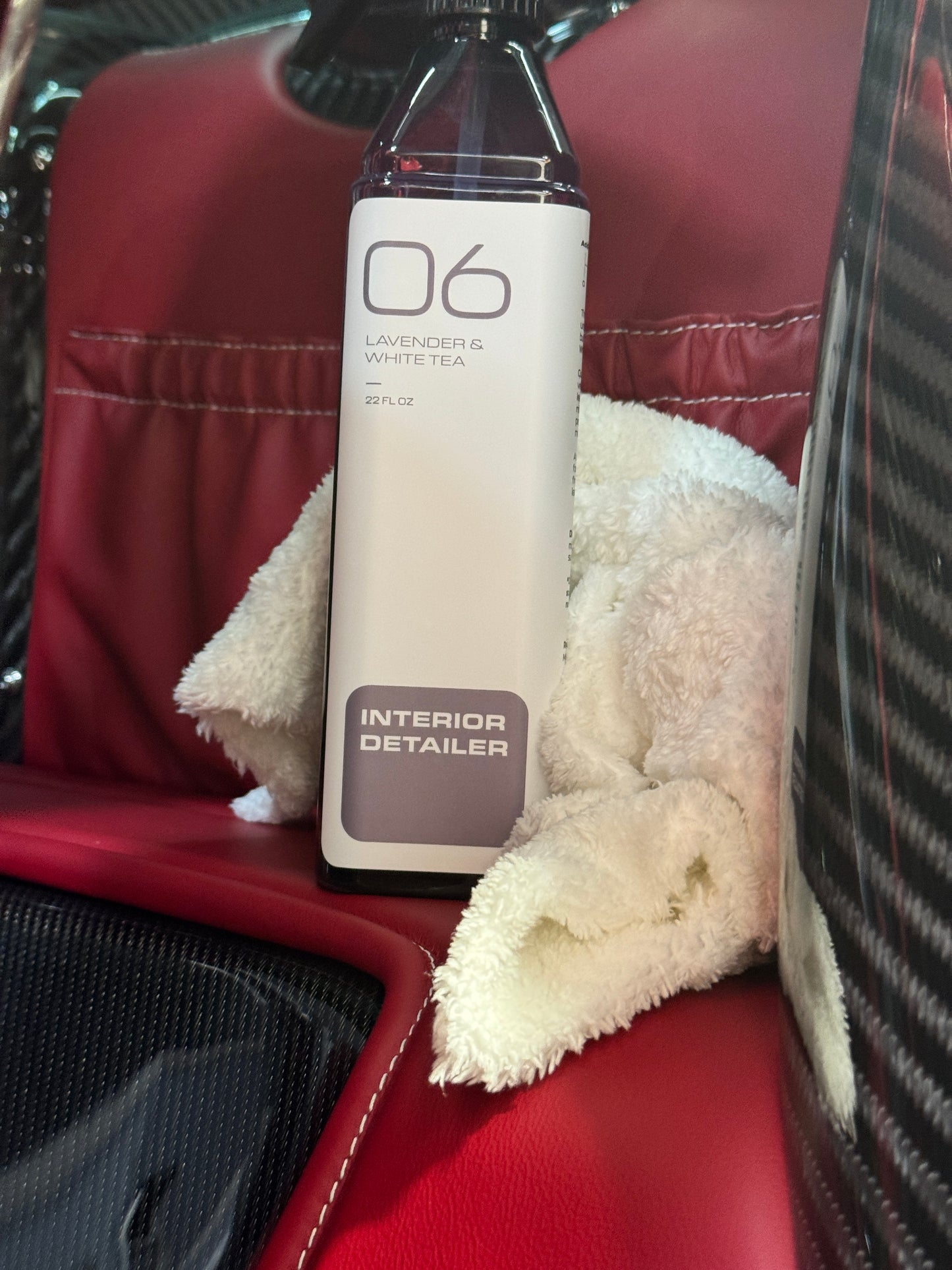 06 INTERIOR DETAILER