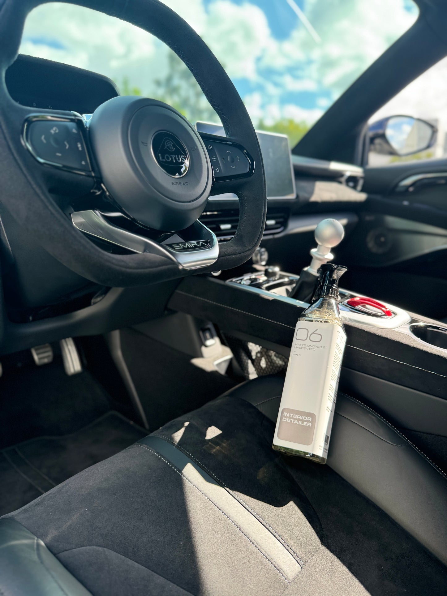 06 INTERIOR DETAILER