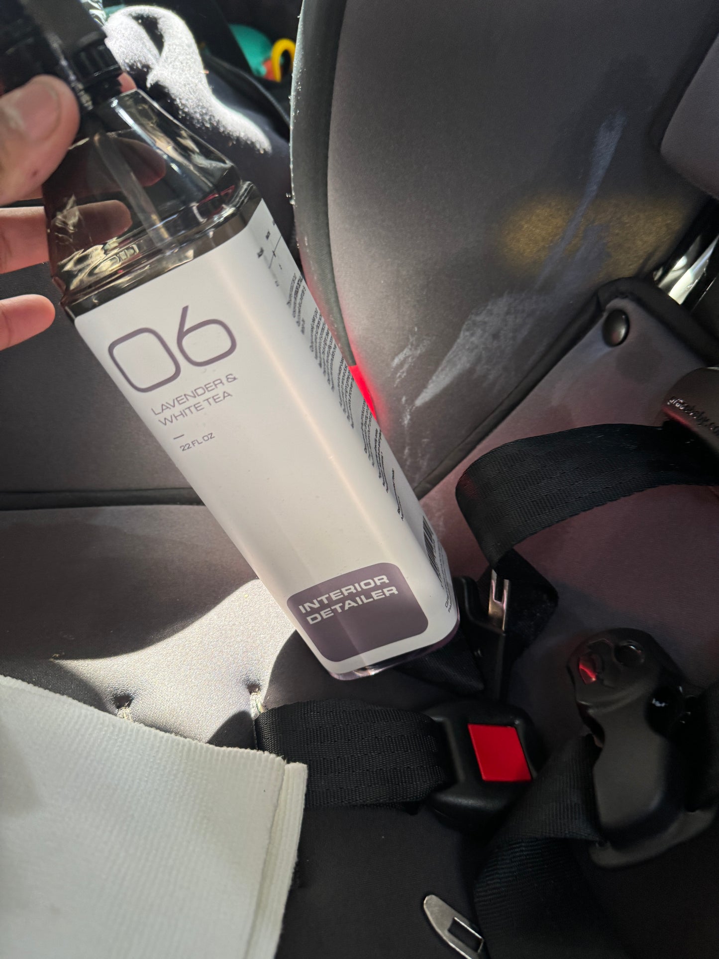 06 INTERIOR DETAILER